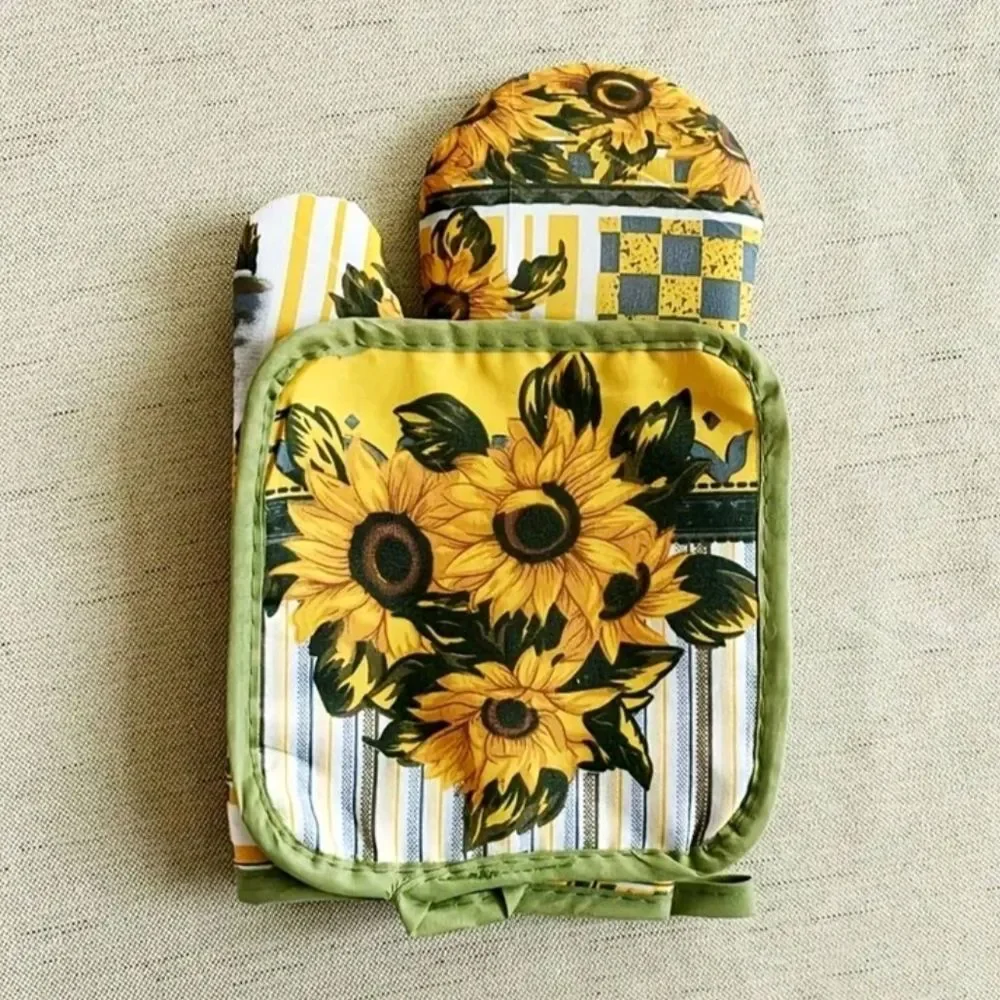 Sunflower Kitchen Linens Set in Yellow and Green NWT